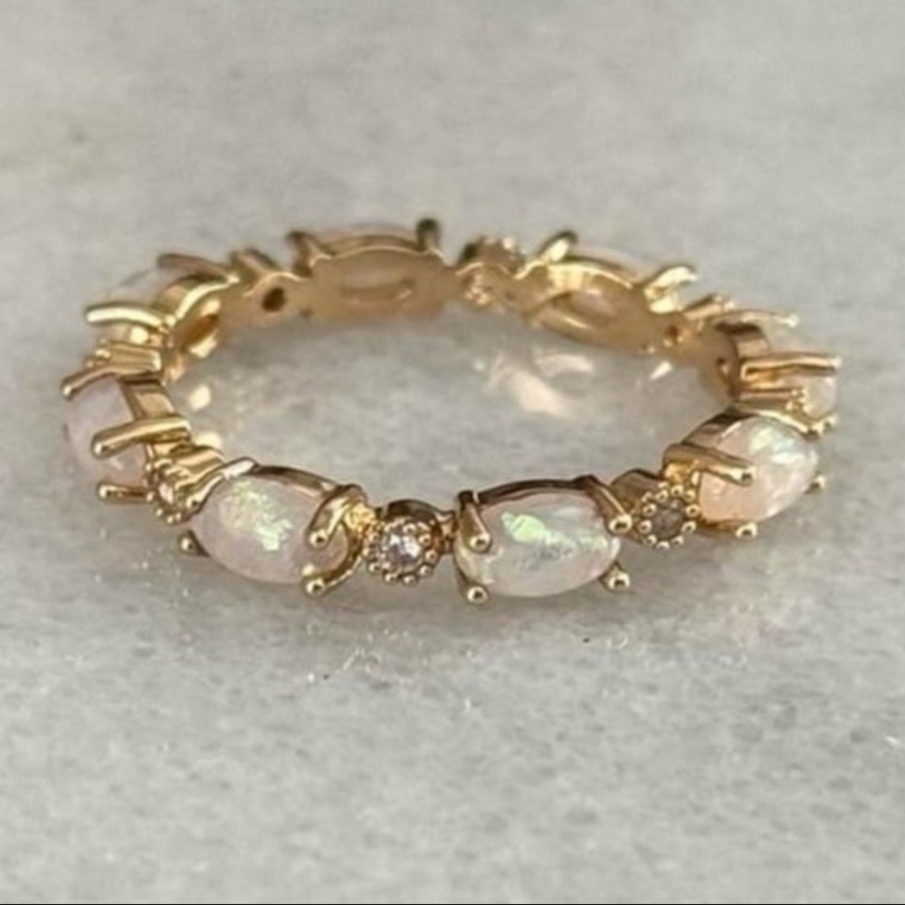 Gold Opal Crystal Tear Drop Princess Ring

Brand New

Size 7